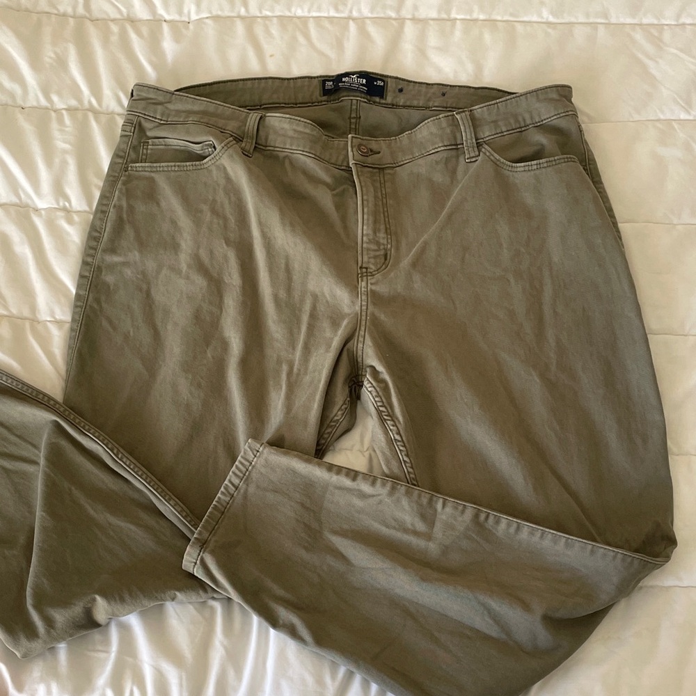 Hollister Women's Skinny Jeans in Olive
